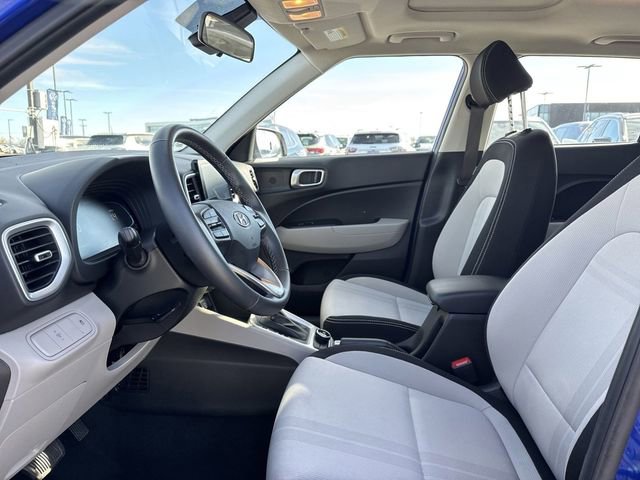 Used 2025 Hyundai Venue SEL image 11