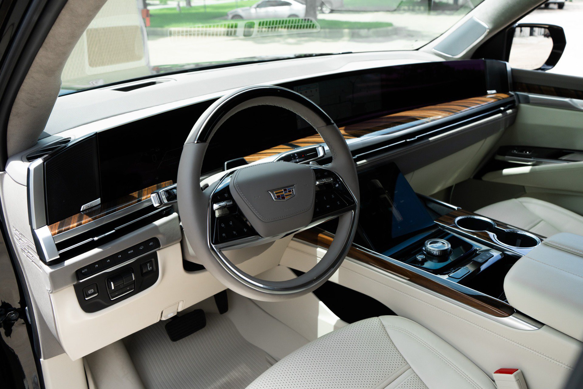 Used 2026 Cadillac Escalade Platinum Sport w/ LPO, Floor Liner Package AWD/4WD image 6