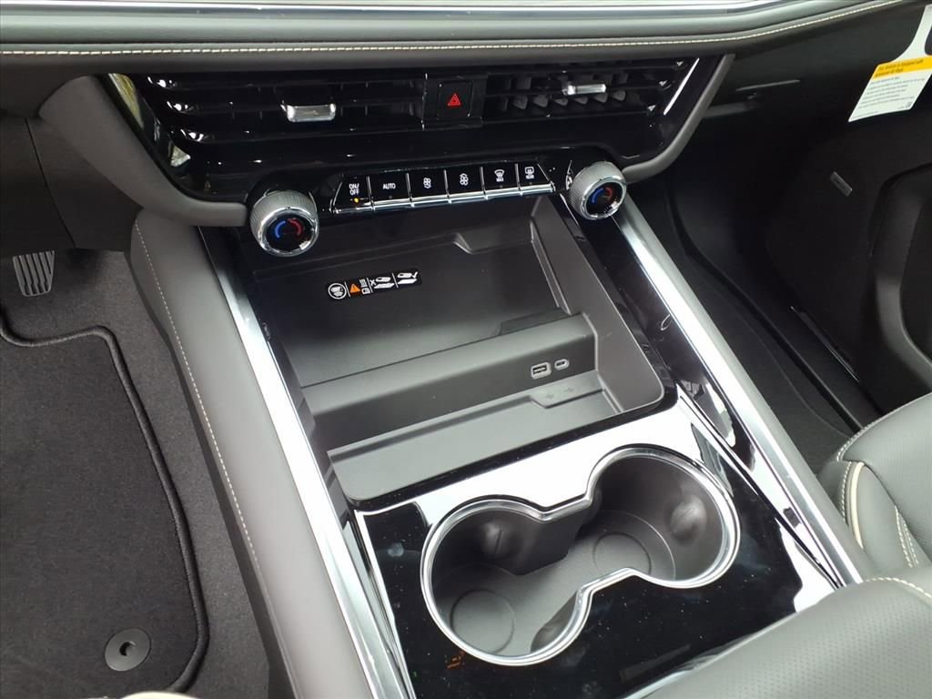 New 2026 Chevrolet Suburban Premier image 28