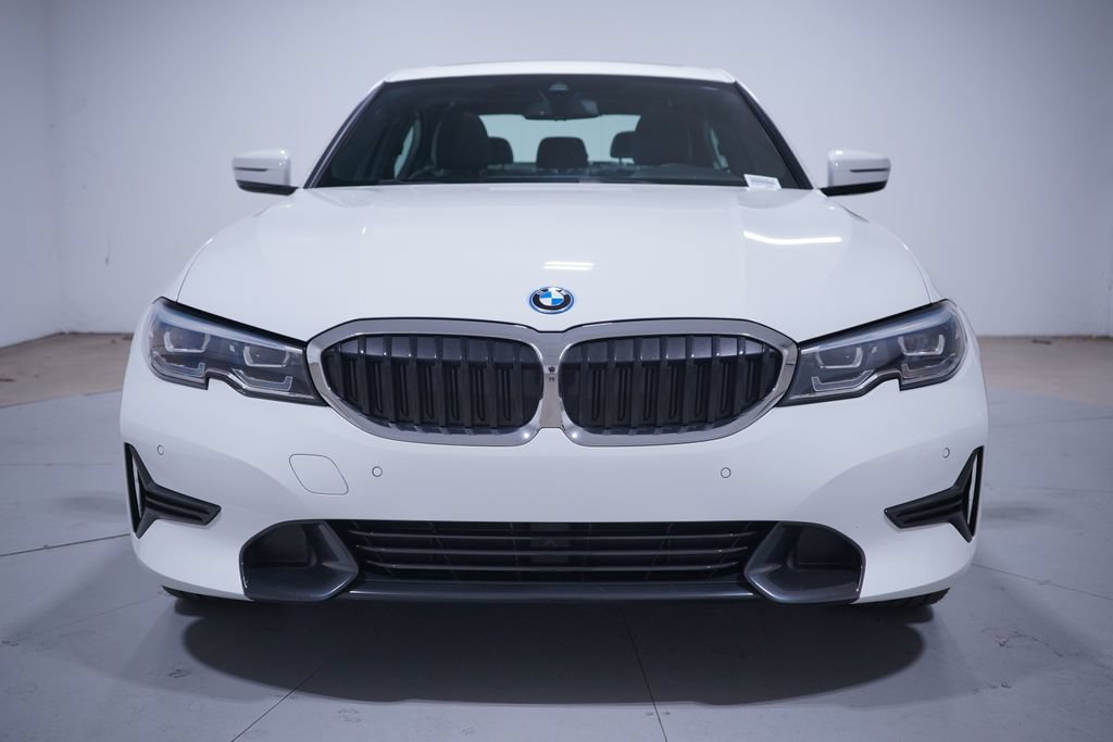 Used 2022 BMW 330e w/ Driving Assistance Package RWD image 4