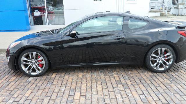 Used 2016 Hyundai Genesis Coupe 3.8 image 1