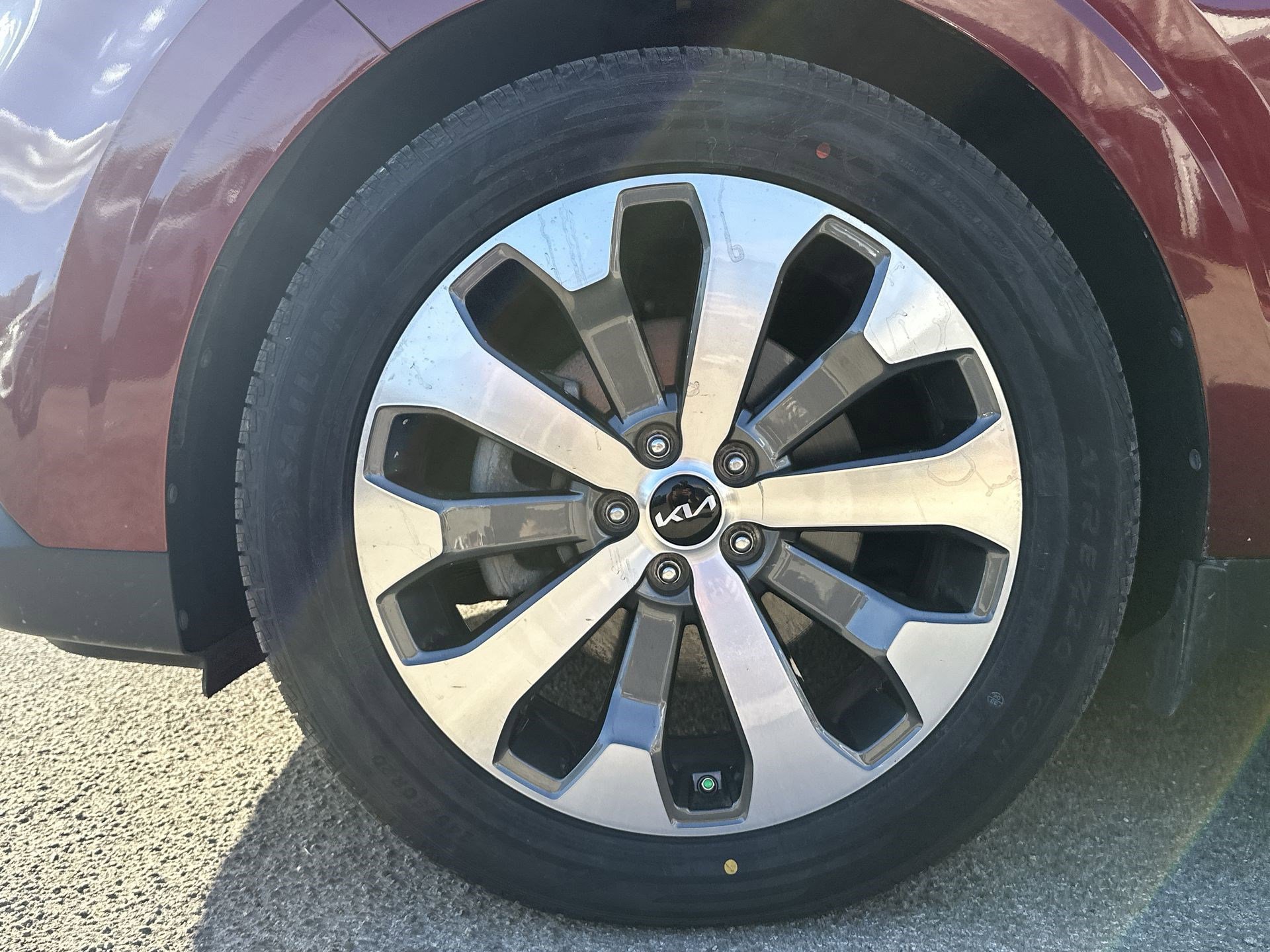 Certified 2023 Kia Carnival LX image 18