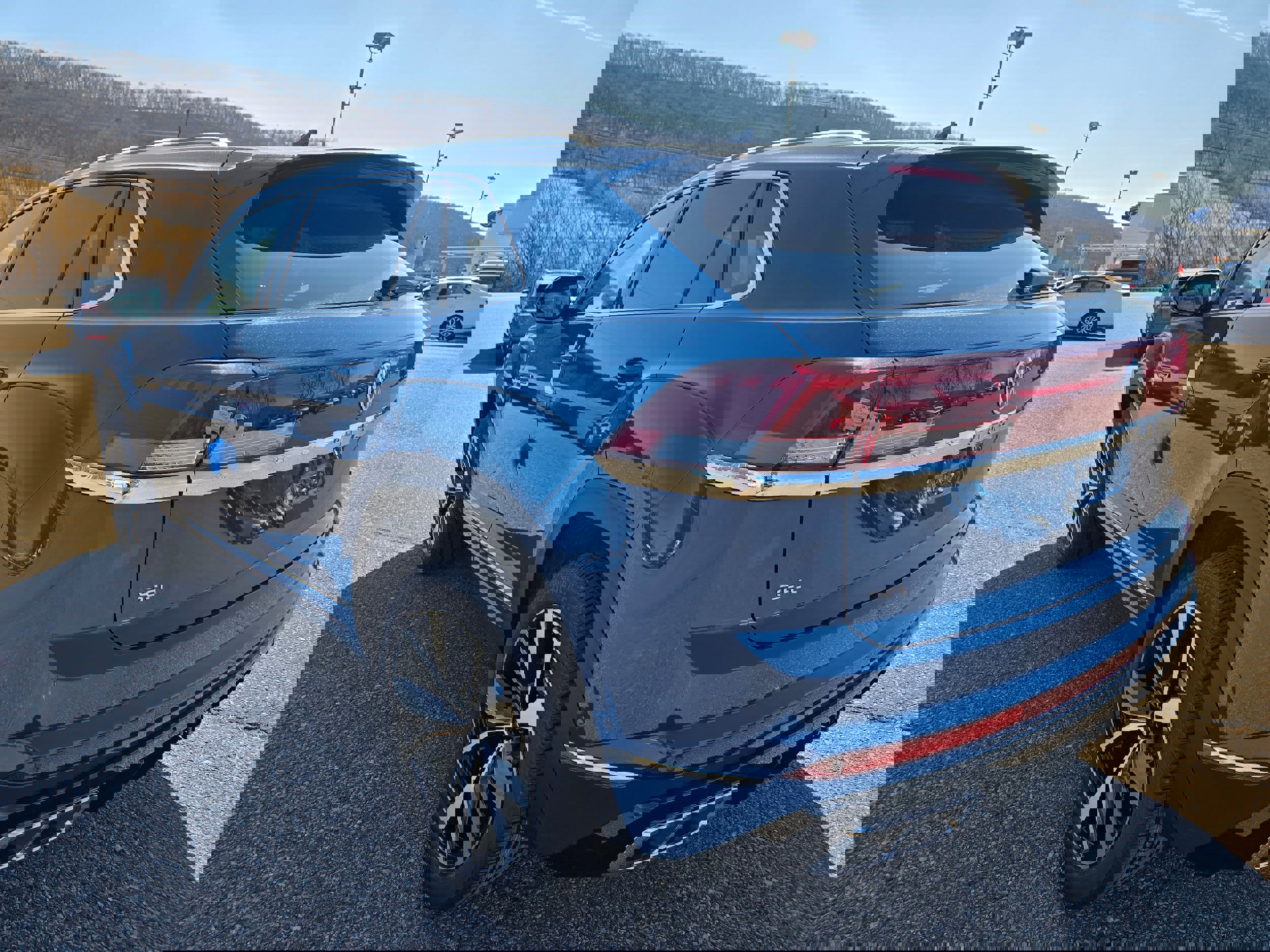 New 2025 Volkswagen Atlas Cross Sport SEL Premium R-Line image 5