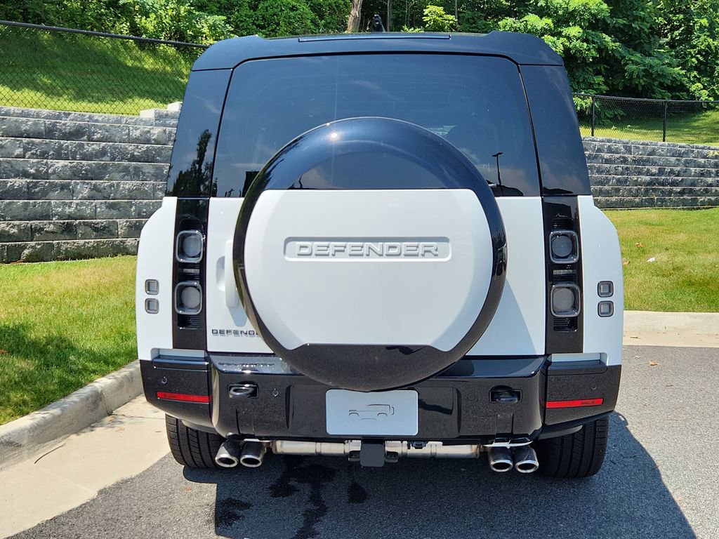 Used 2025 Land Rover Defender 130 V8 AWD/4WD image 7