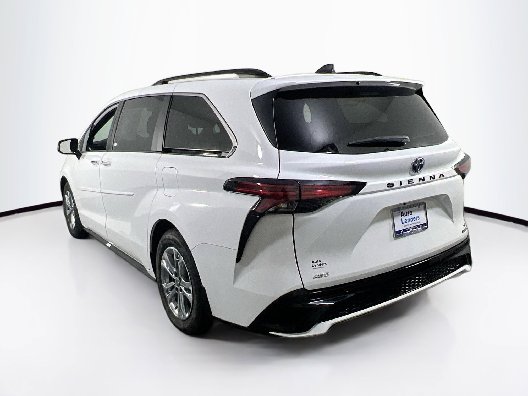 Used 2022 Toyota Sienna XSE image 7