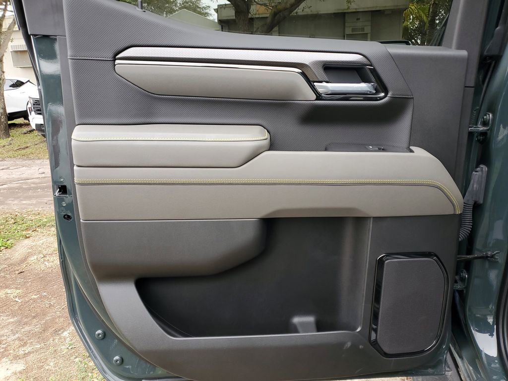 Used 2025 Chevrolet Silverado 1500 ZR2 w/ Technology Package image 17