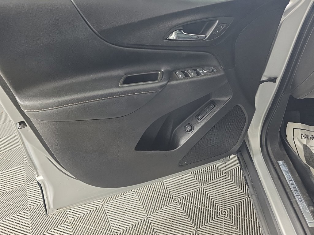 Used 2020 Chevrolet Equinox Premier FWD image 11