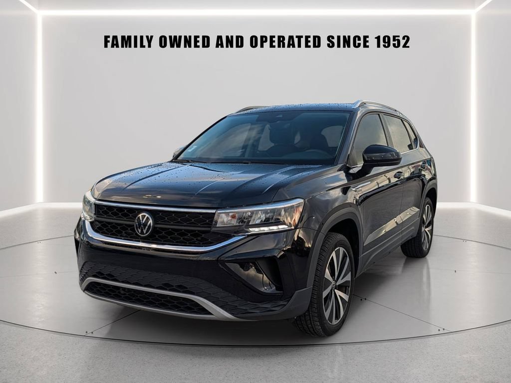 Certified 2023 Volkswagen Taos SE FWD image 2