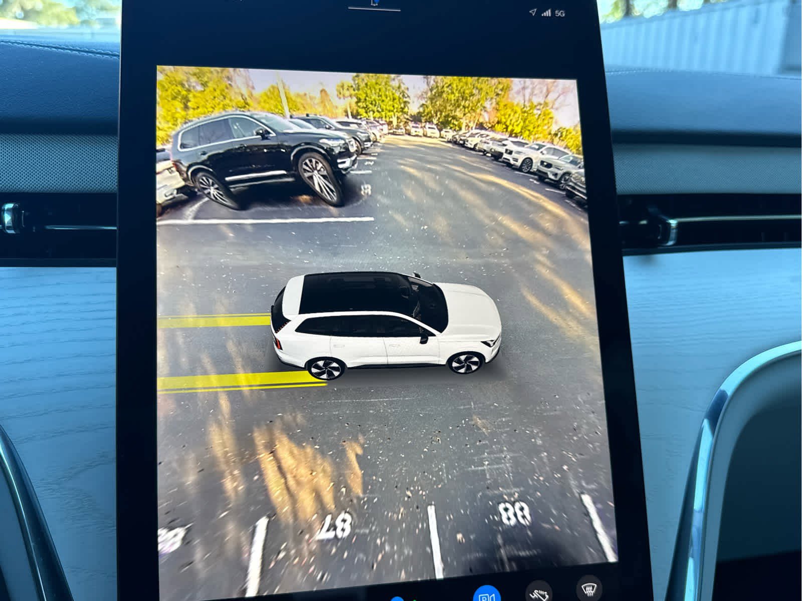 Certified 2025 Volvo EX90 Ultra image 34