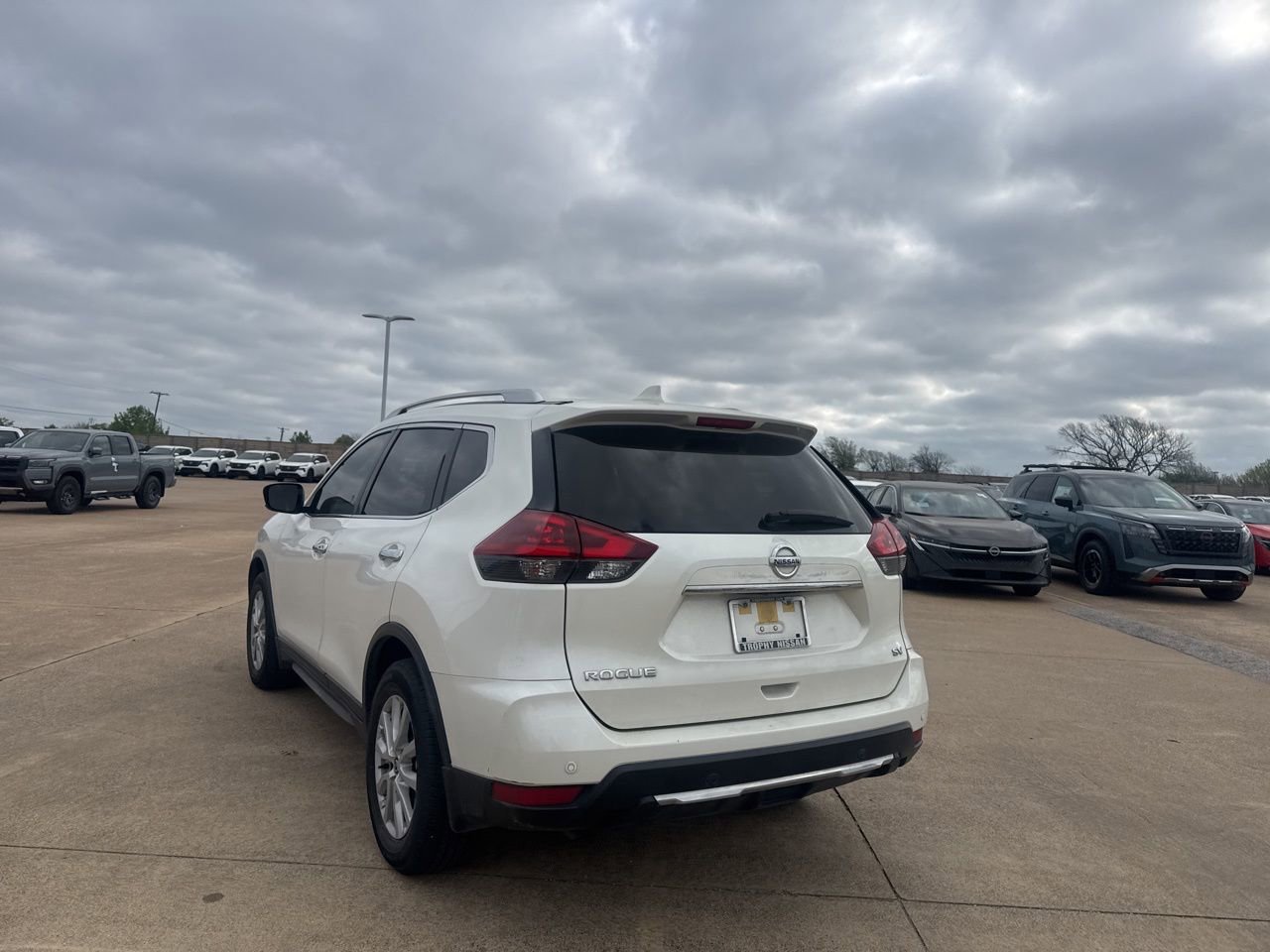 Used 2020 Nissan Rogue SV image 12