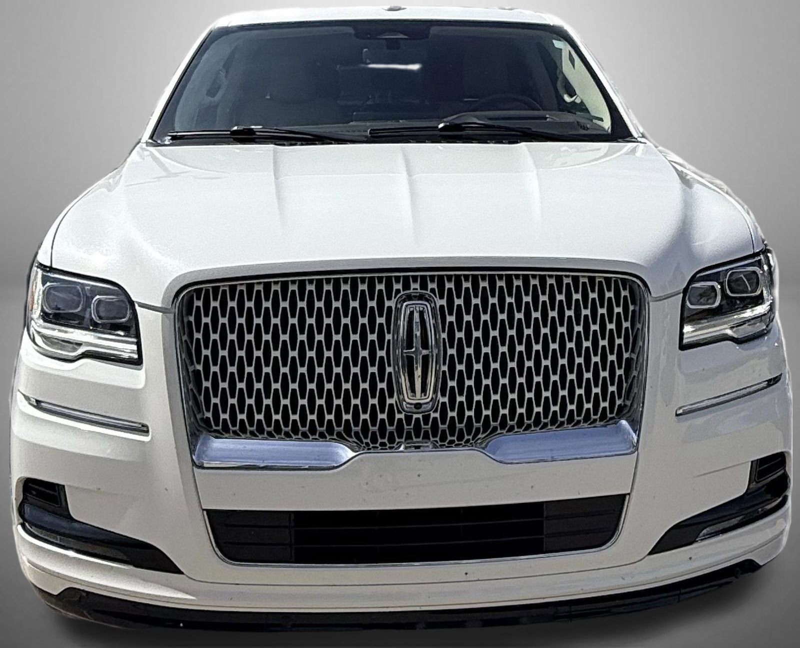 Used 2022 Lincoln Navigator L Reserve AWD/4WD image 2