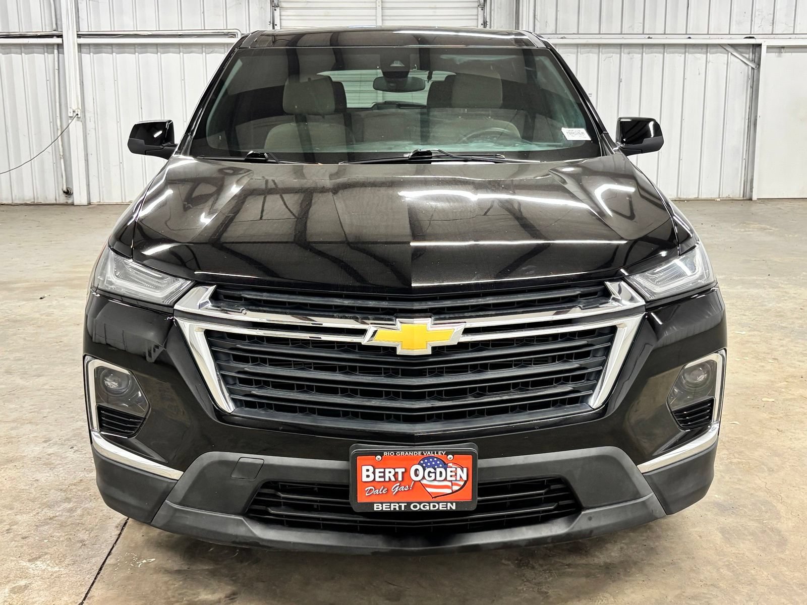 Used 2023 Chevrolet Traverse LS FWD image 2