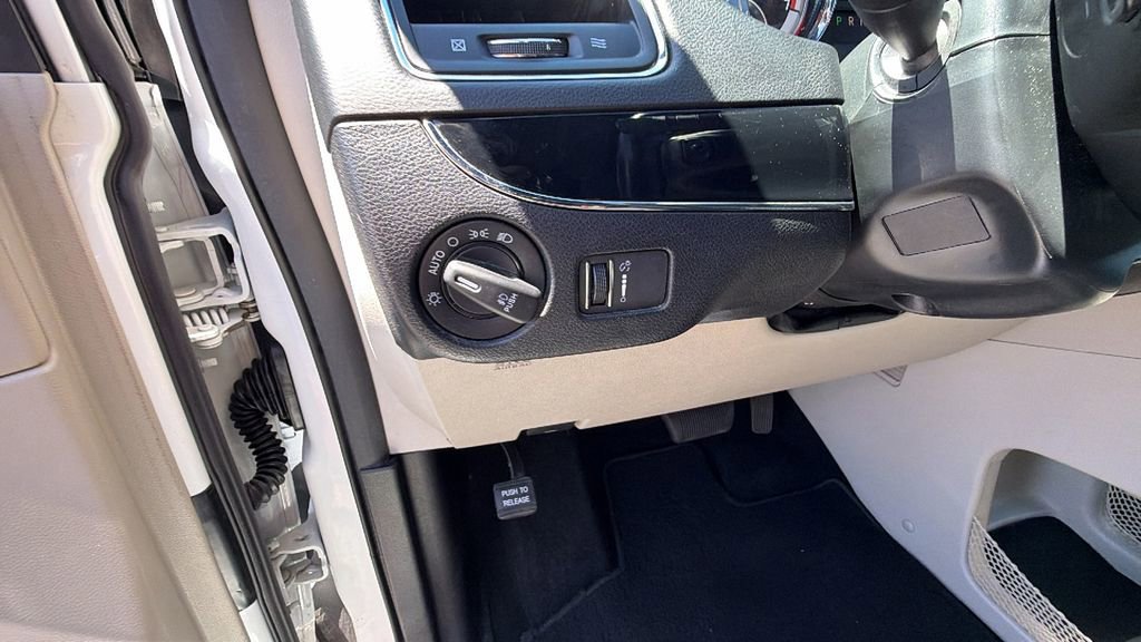 Used 2017 Dodge Grand Caravan SXT FWD image 29