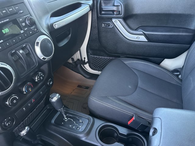 Used 2017 Jeep Wrangler Rubicon w/ Power Convenience Group AWD/4WD image 17