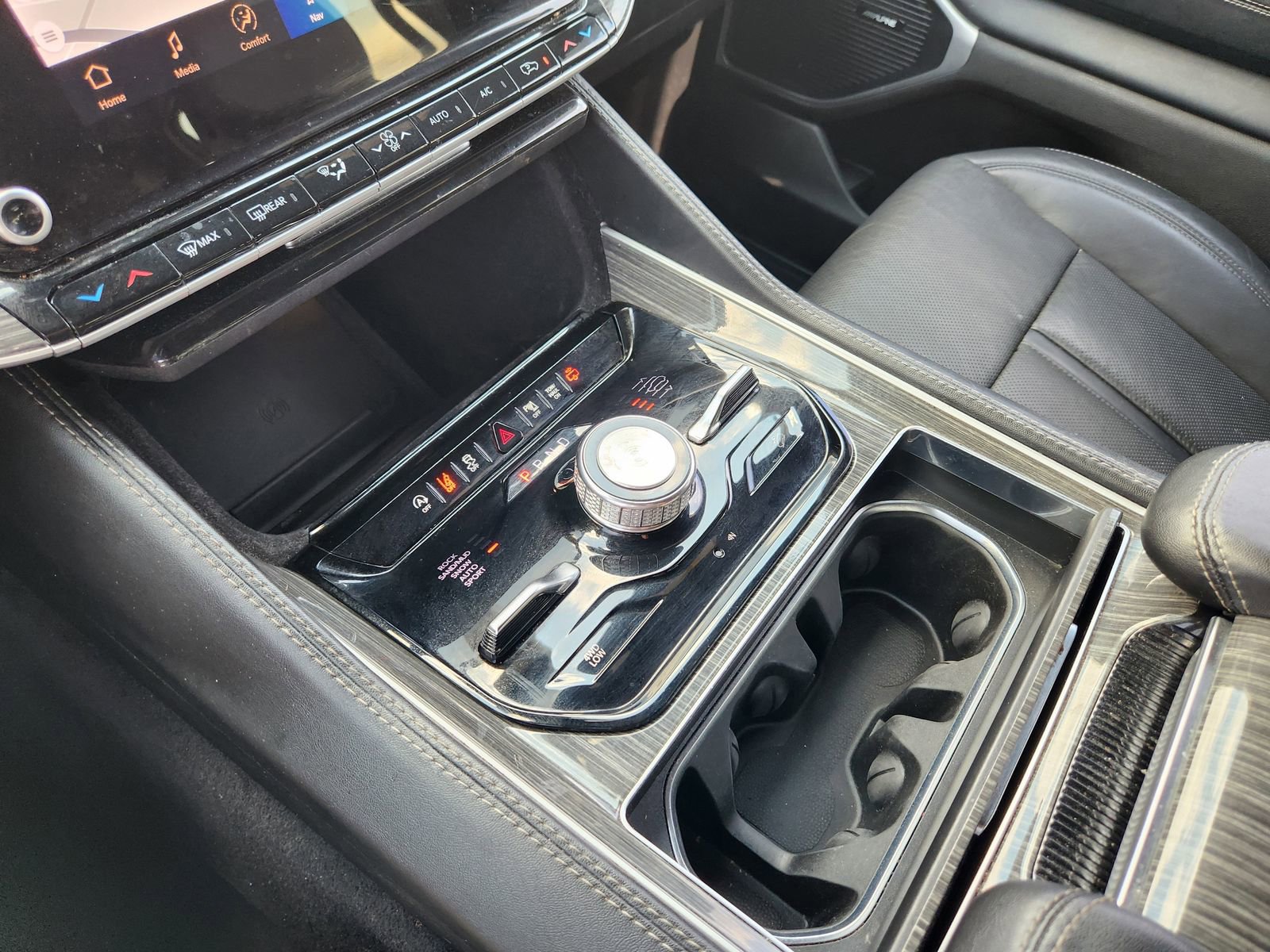 Used 2022 Jeep Wagoneer Series III AWD/4WD image 26