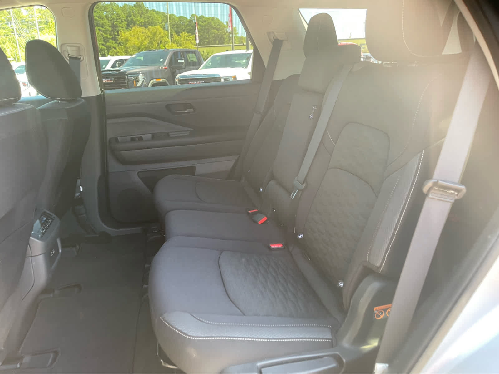 Used 2024 Nissan Pathfinder SV FWD image 21