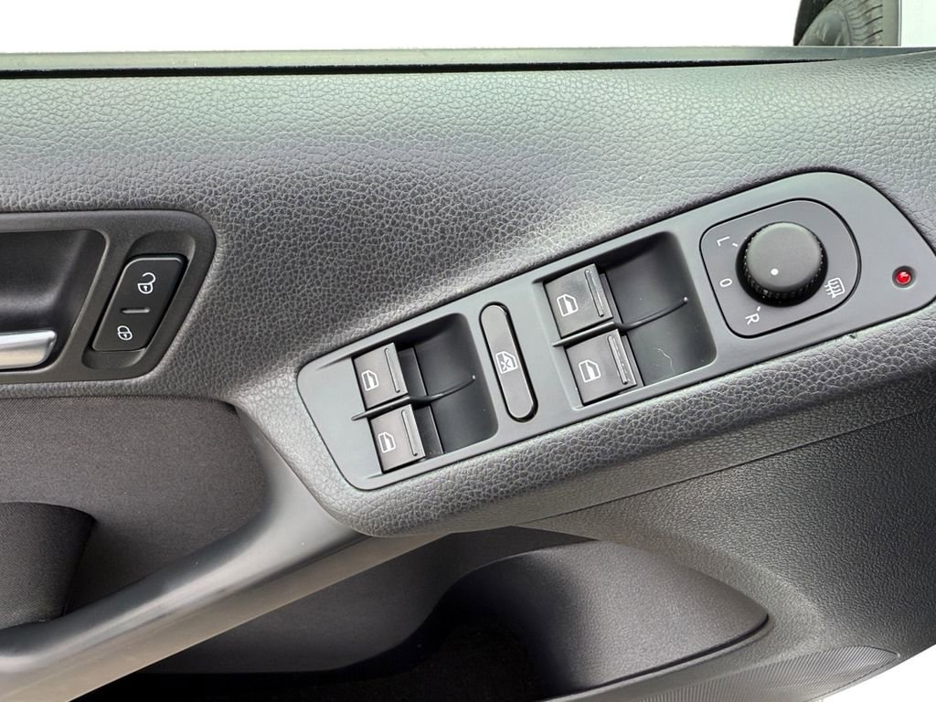 Used 2018 Volkswagen Tiguan Limited image 11