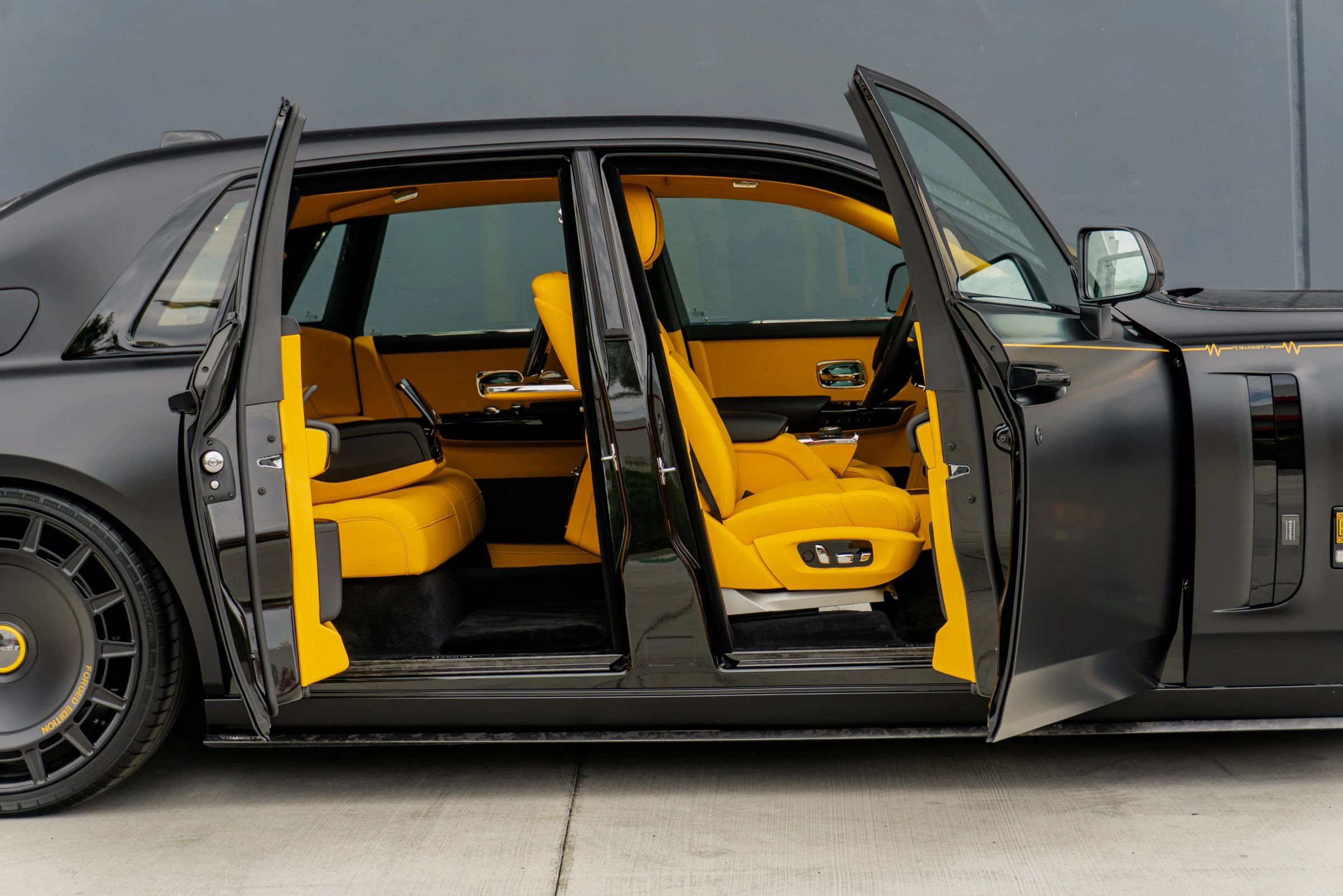 Used 2027 Rolls-Royce Phantom Sedan RWD image 79