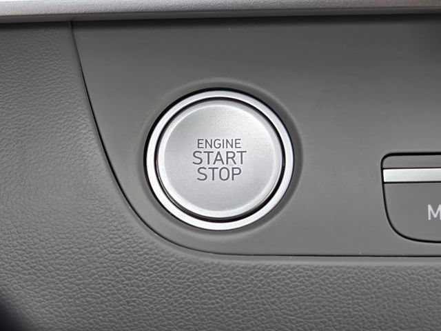 Certified 2025 Hyundai Elantra SEL FWD image 19