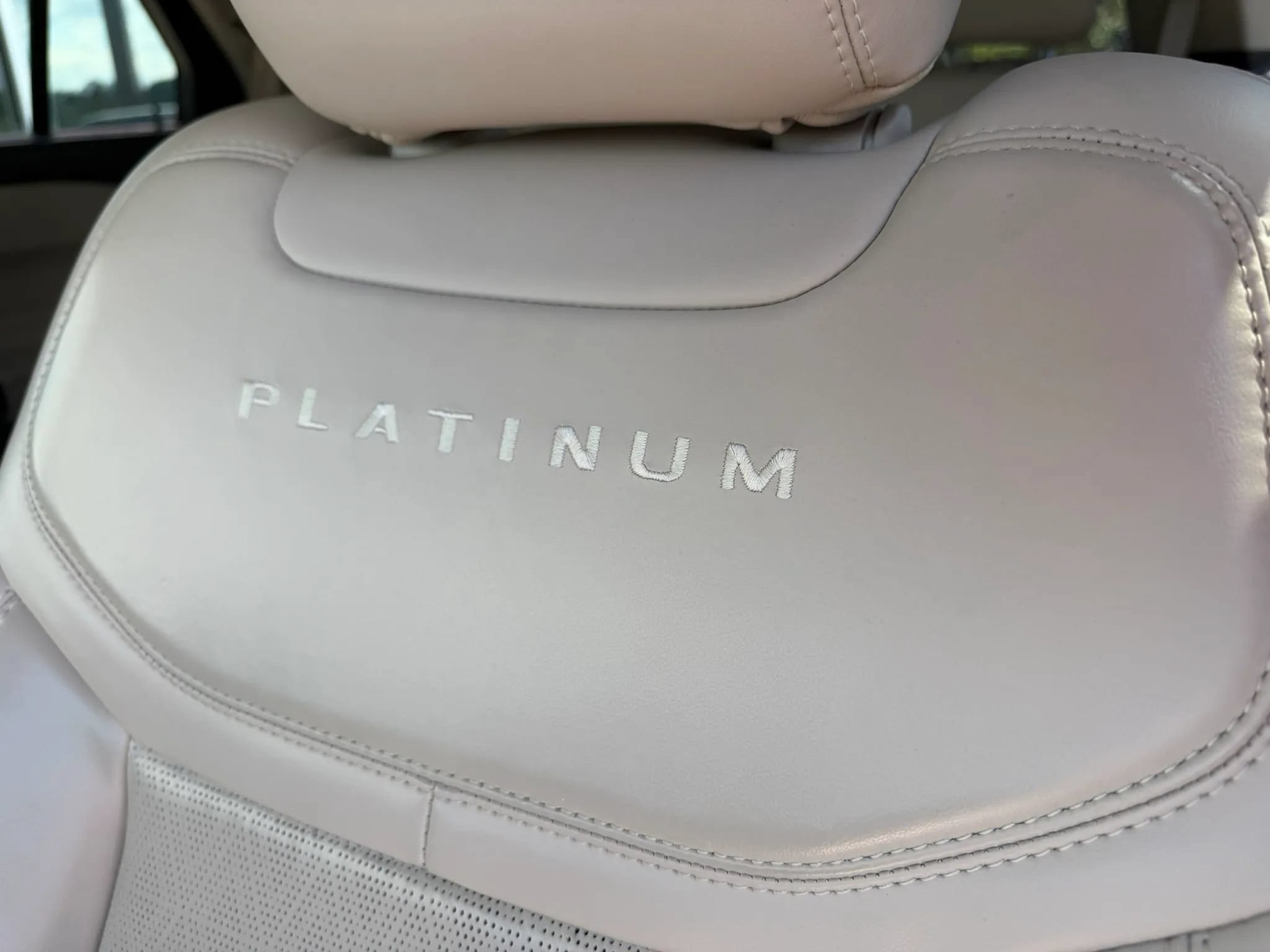 Used 2020 Ford Explorer Platinum w/ Premium Technology Package AWD/4WD image 14