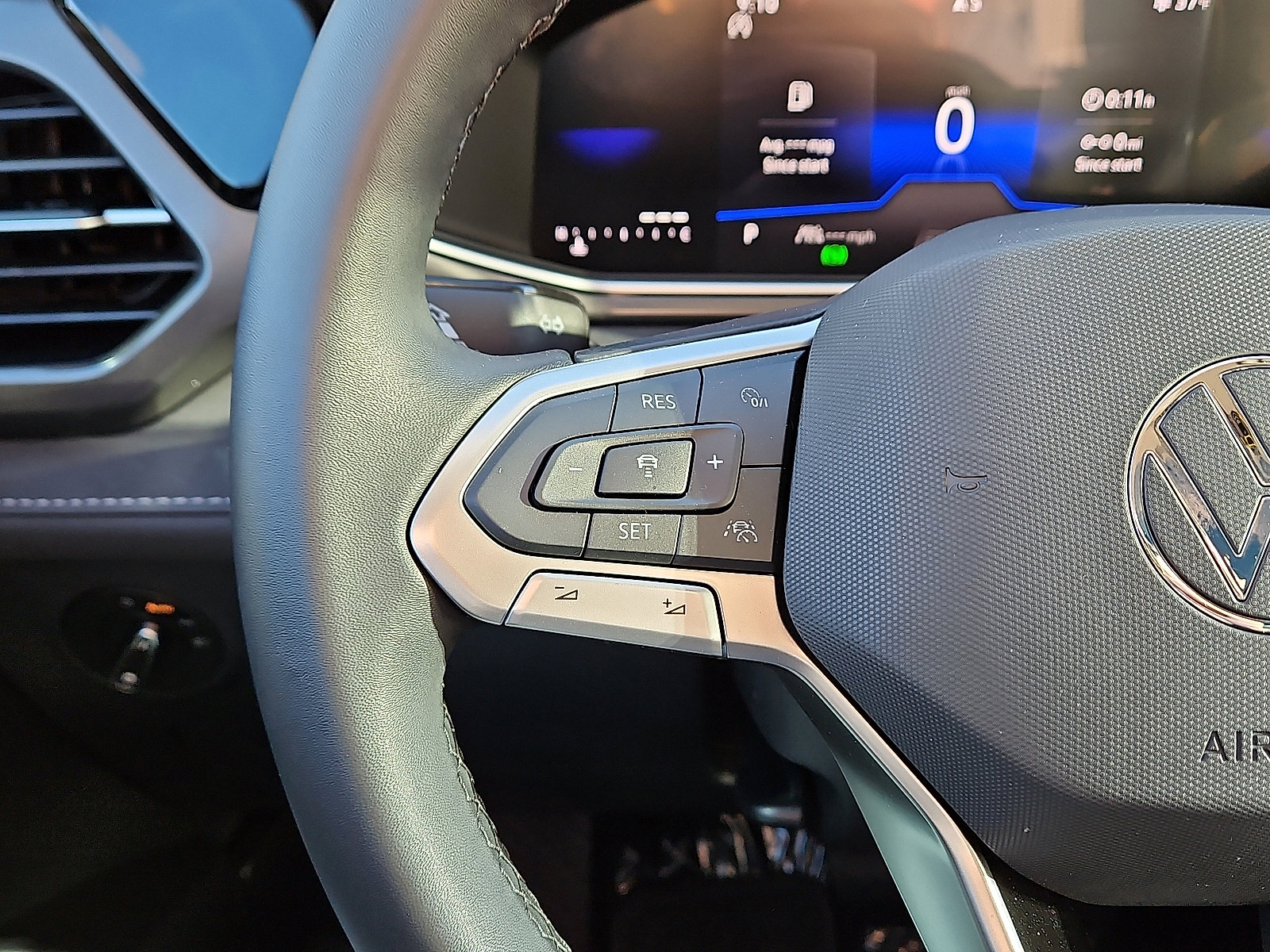 New 2026 Volkswagen Taos SE image 17