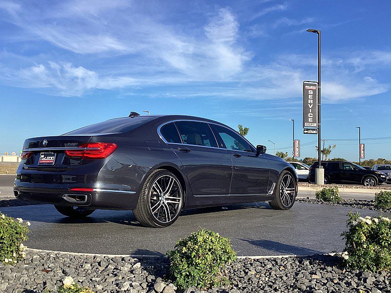 Used 2018 BMW 740i image 5