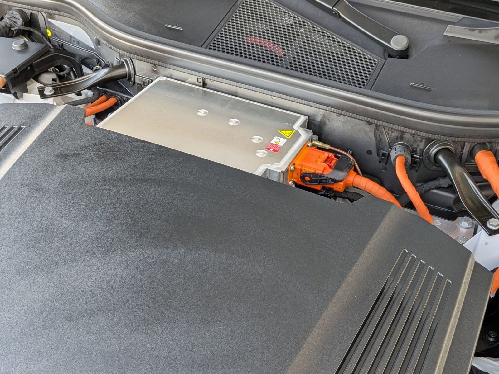 Used 2024 Audi Q8 e-tron Premium Plus image 23