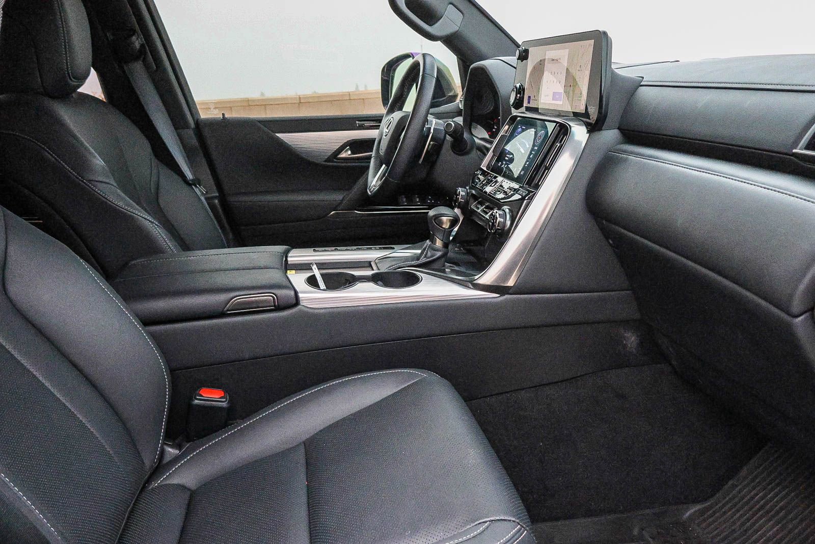 Used 2024 Lexus LX 600 F Sport image 18