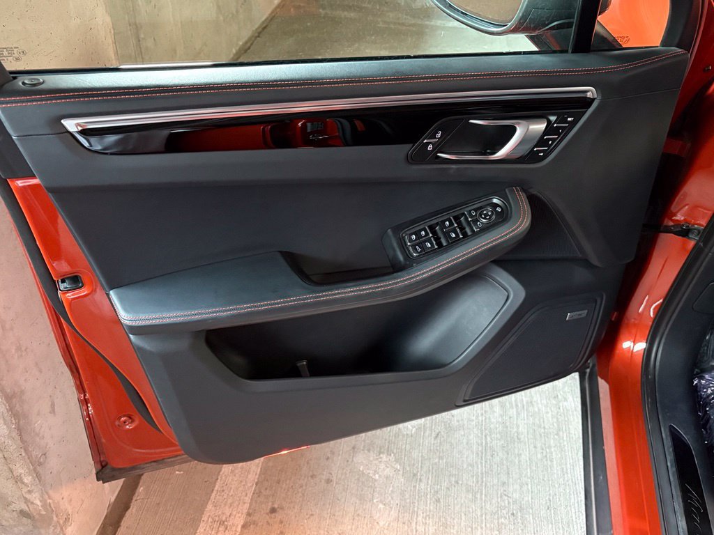 Used 2023 Porsche Macan Turbo AWD/4WD image 21