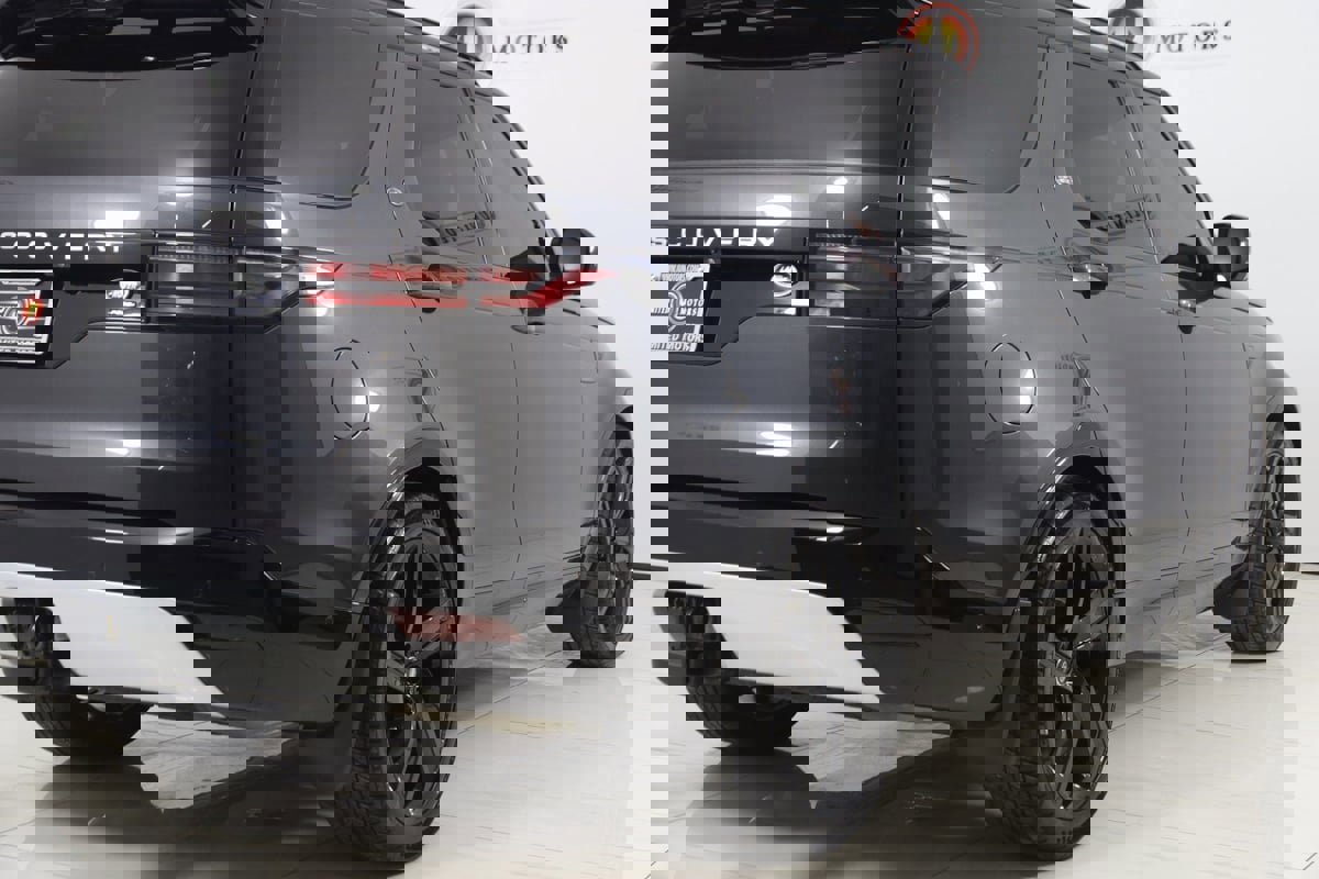 Used 2023 Land Rover Discovery Metropolitan Edition image 49