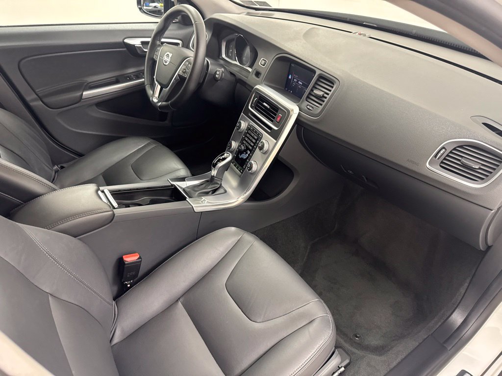 Used 2018 Volvo V60 T5 Cross Country w/ Convenience Package AWD/4WD image 27