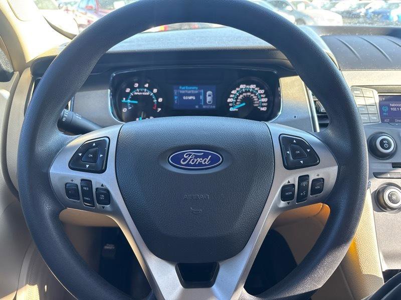 Used 2016 Ford Taurus SE FWD image 14