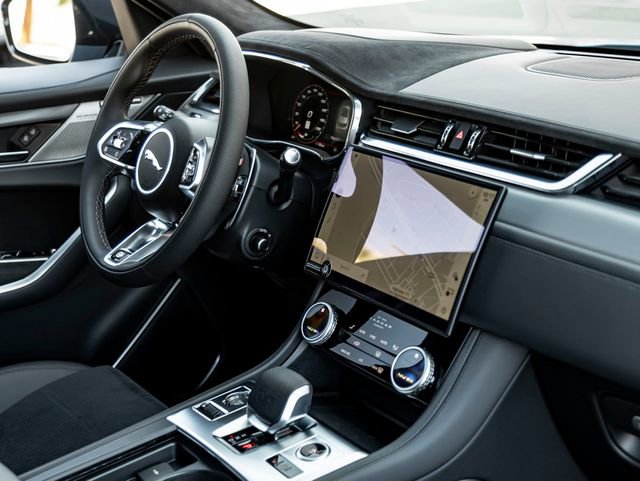 New 2026 Jaguar F-PACE SVR image 32
