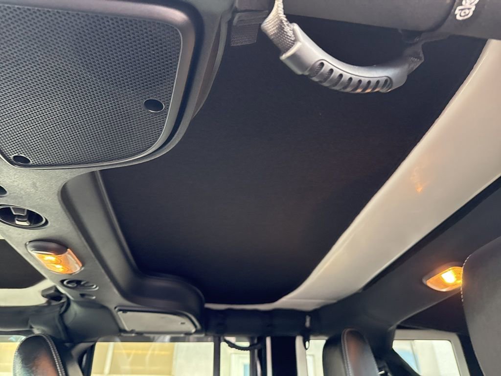 Used 2018 Jeep Wrangler Unlimited Sahara w/ Connectivity Group image 18