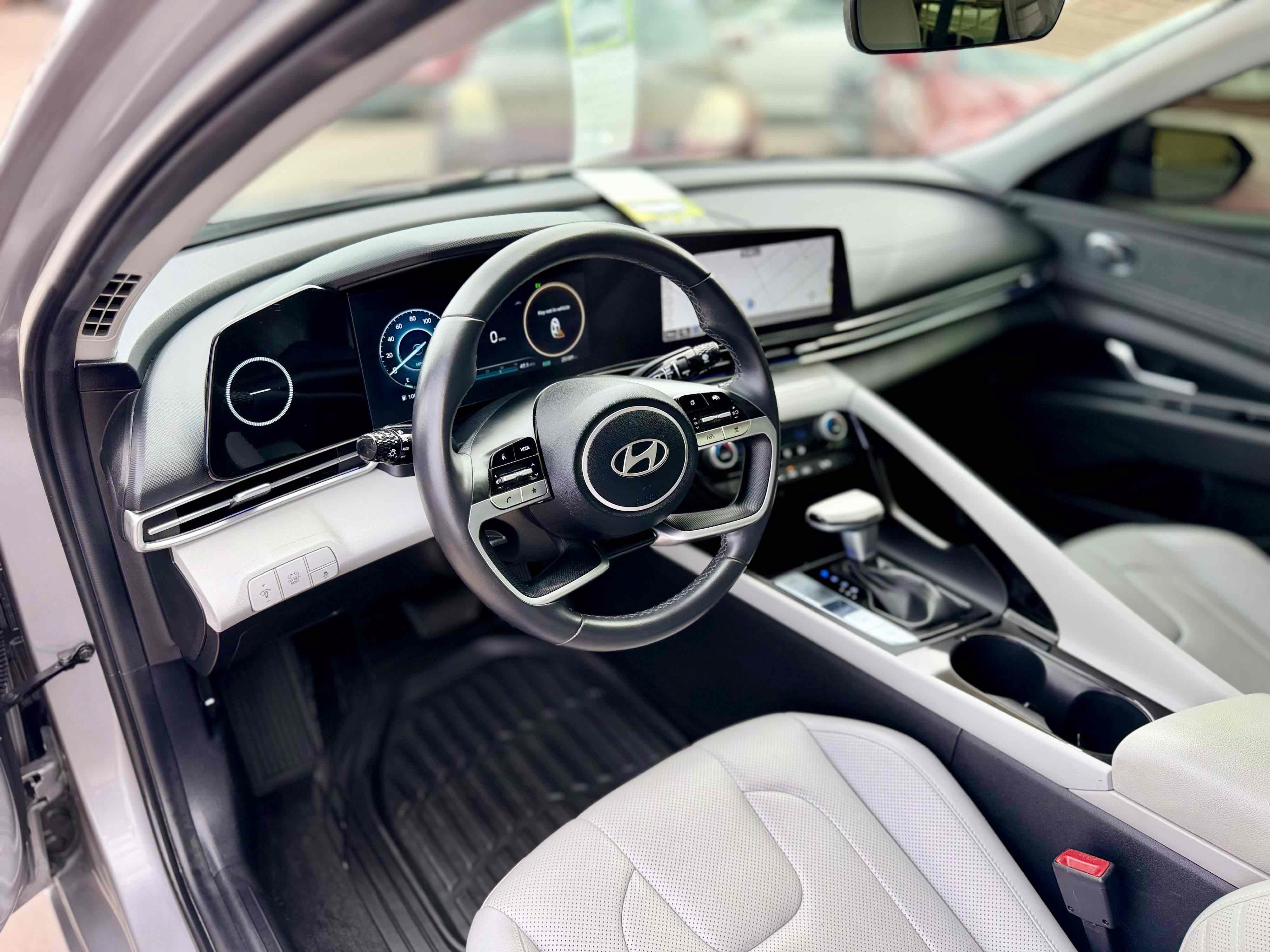 Used 2025 Hyundai Elantra Limited FWD image 18