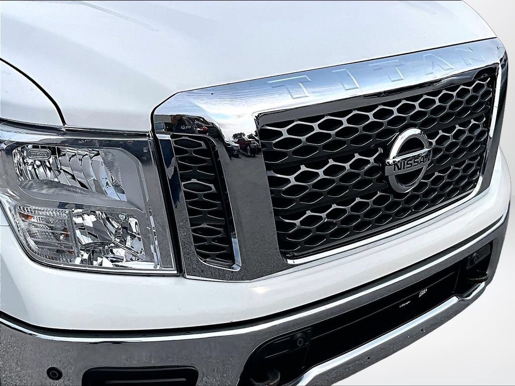 Used 2018 Nissan Titan SV w/ SV Convenience Package AWD/4WD image 29