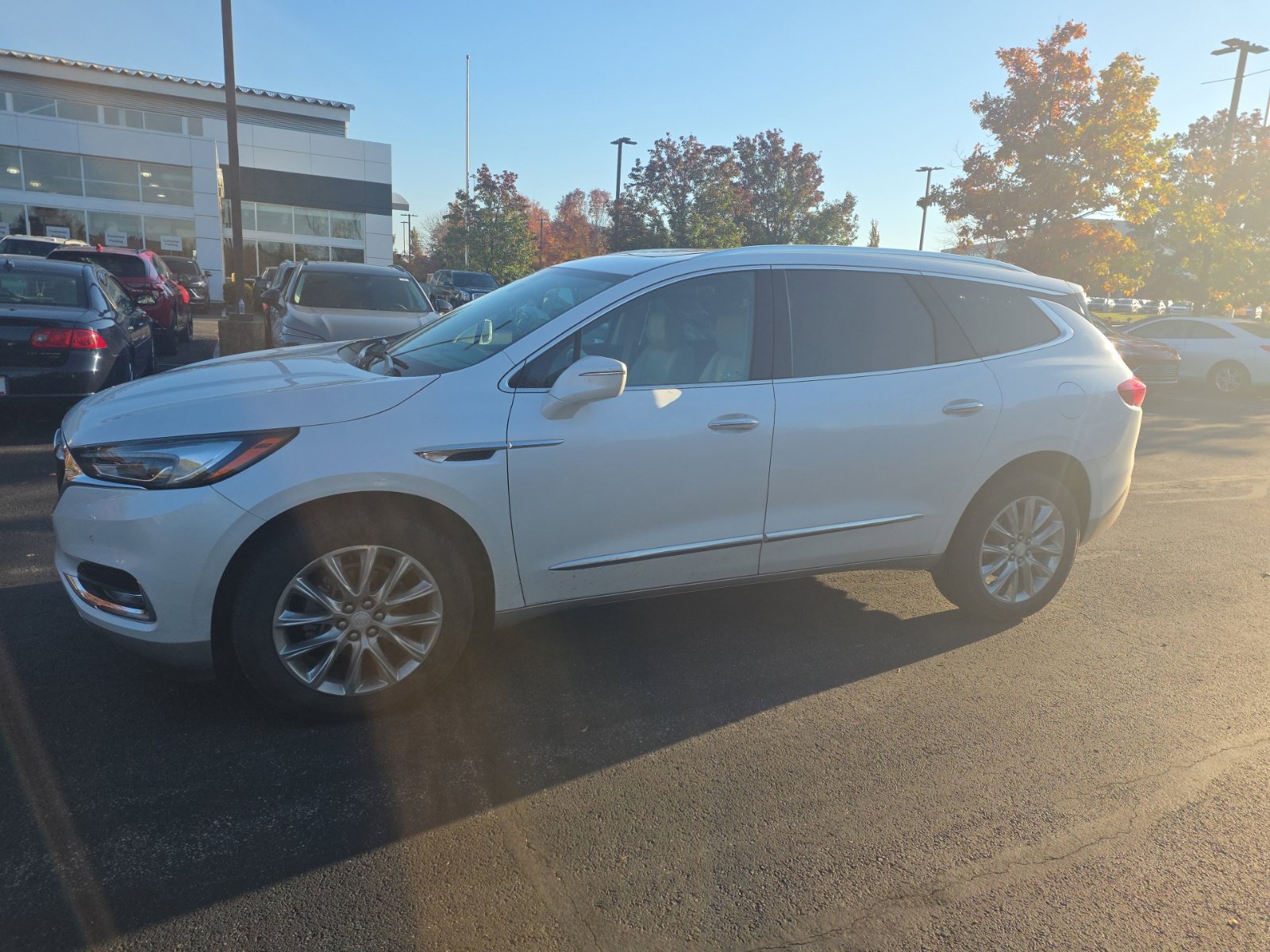 Used 2020 Buick Enclave Premium w/ Sun and Sites Package AWD/4WD image 7