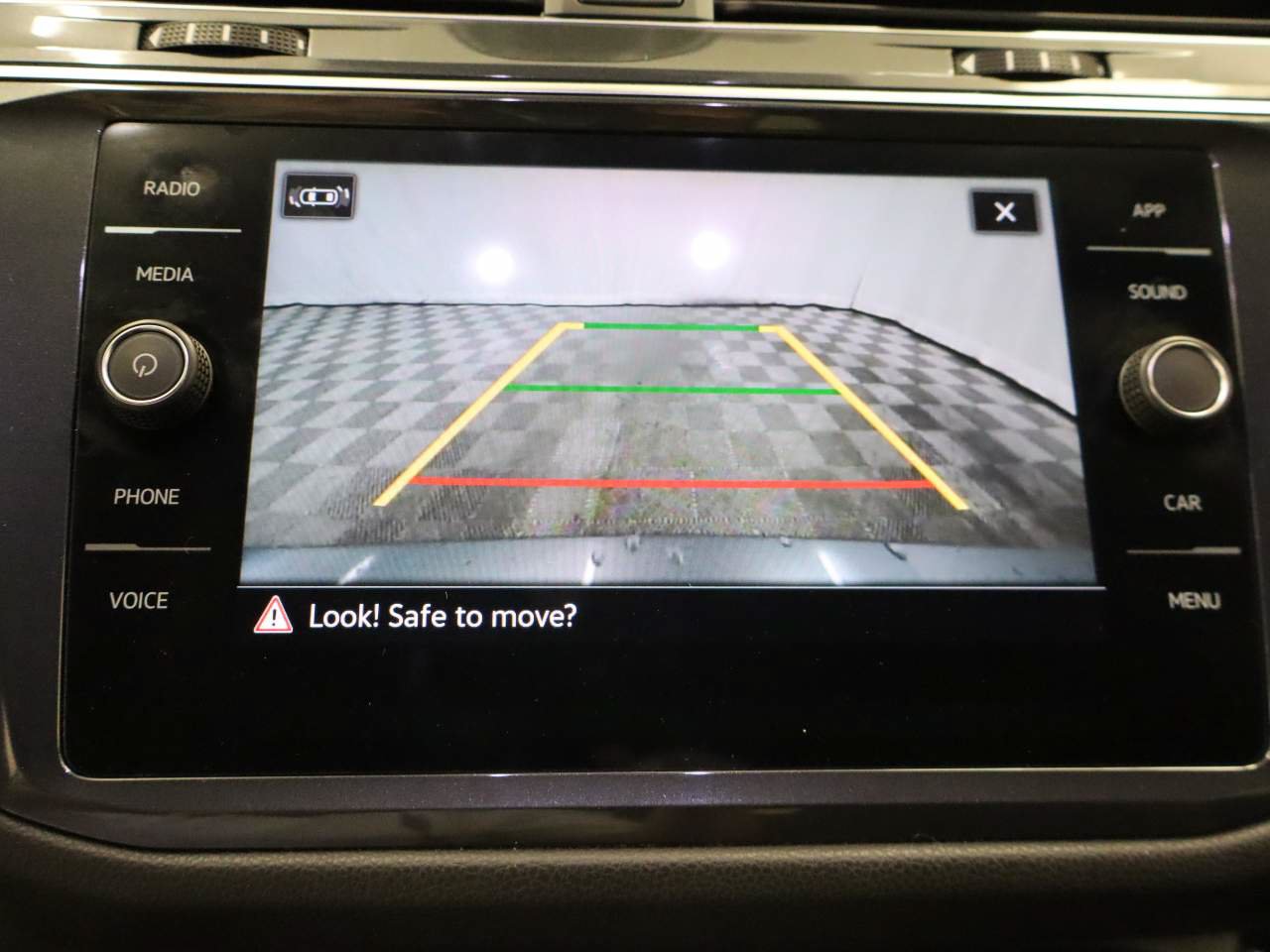 Certified 2023 Volkswagen Tiguan SE FWD image 11