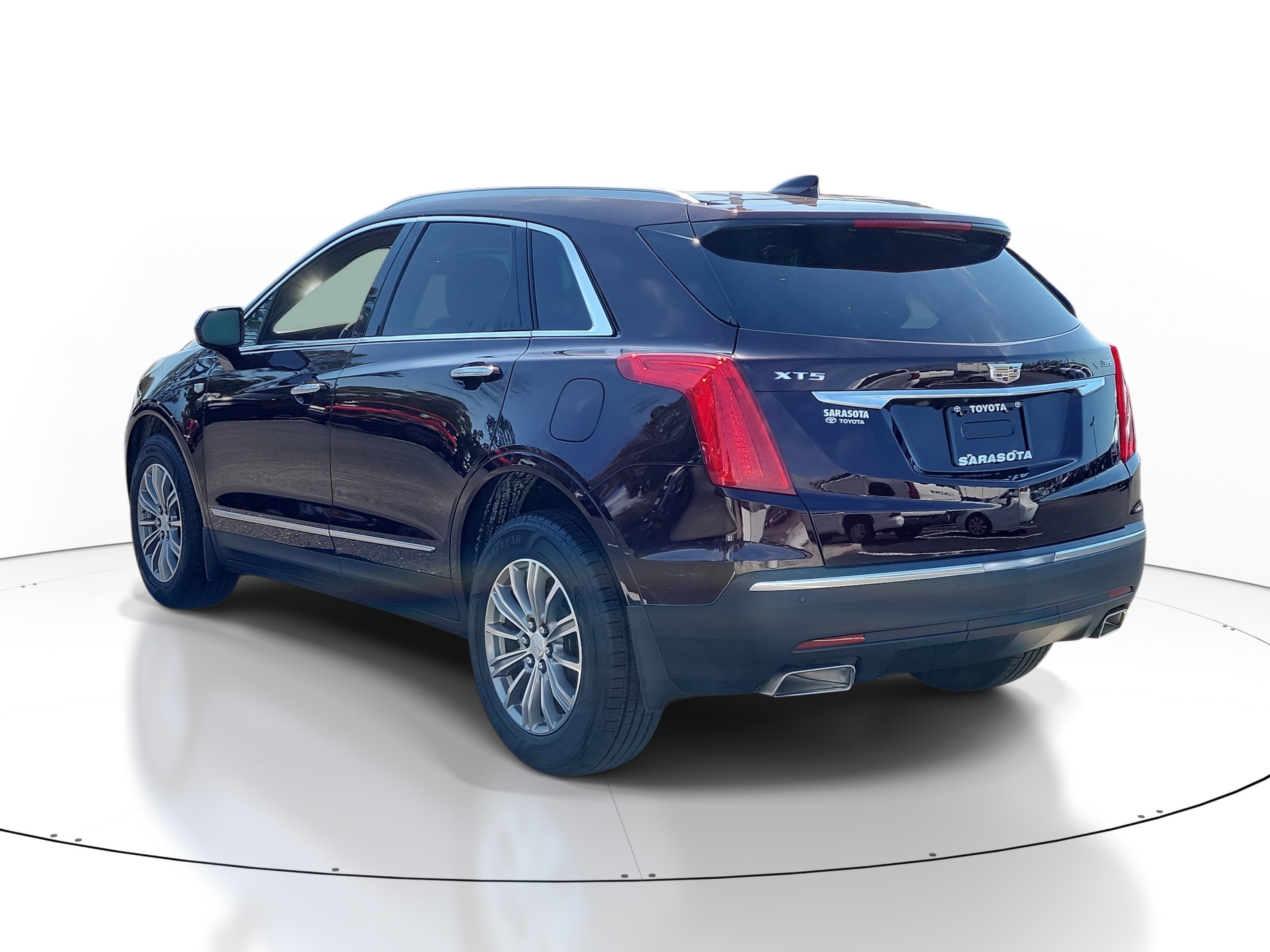 Used 2017 Cadillac XT5 Luxury w/ Driver Awareness Package image 4