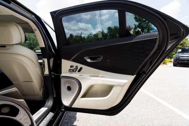 Used 2023 Bentley Flying Spur Azure AWD/4WD image 21