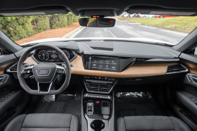 Used 2022 Audi e-tron GT Premium Plus AWD/4WD image 25