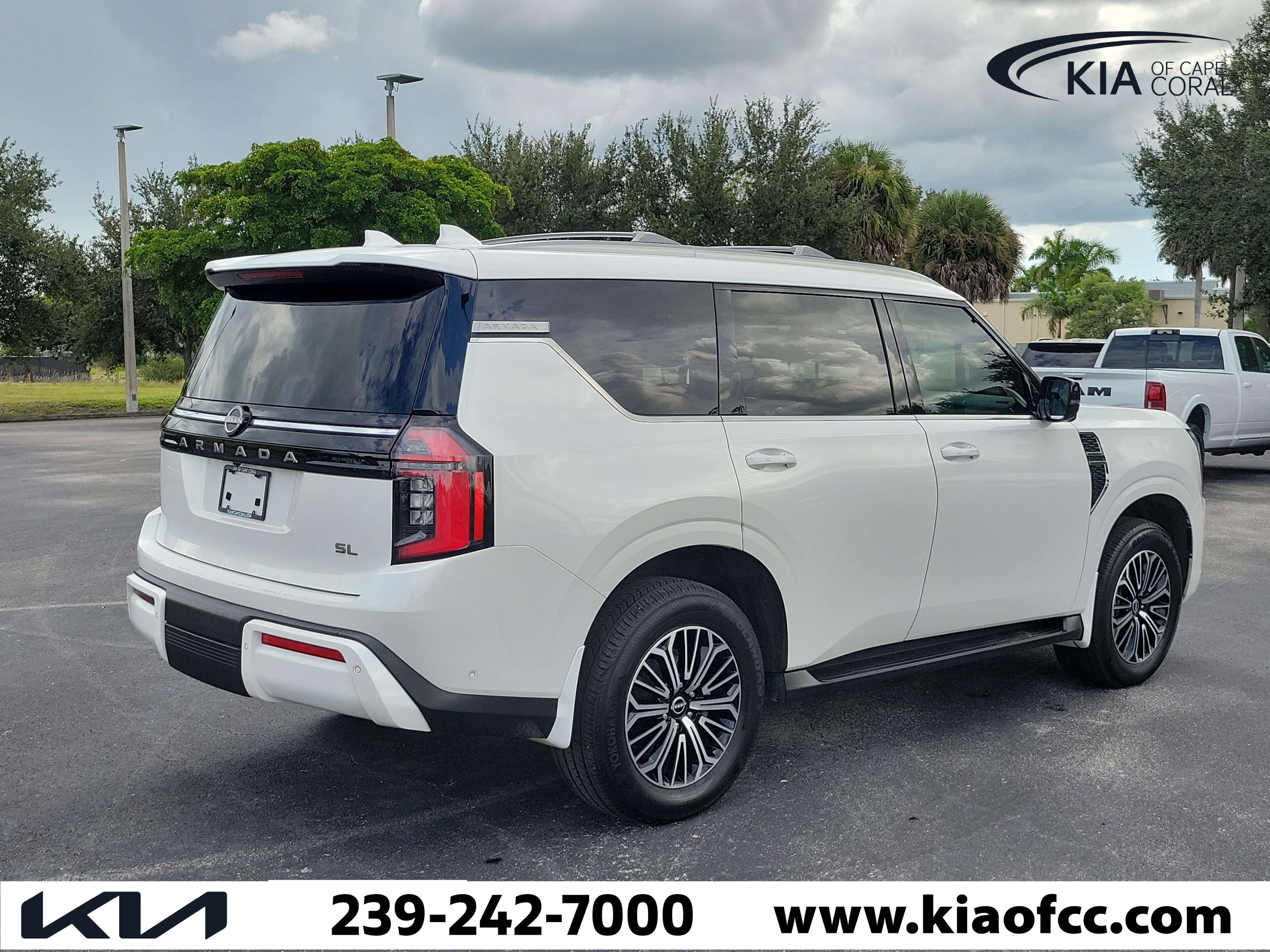 Used 2025 Nissan Armada SL AWD/4WD image 6