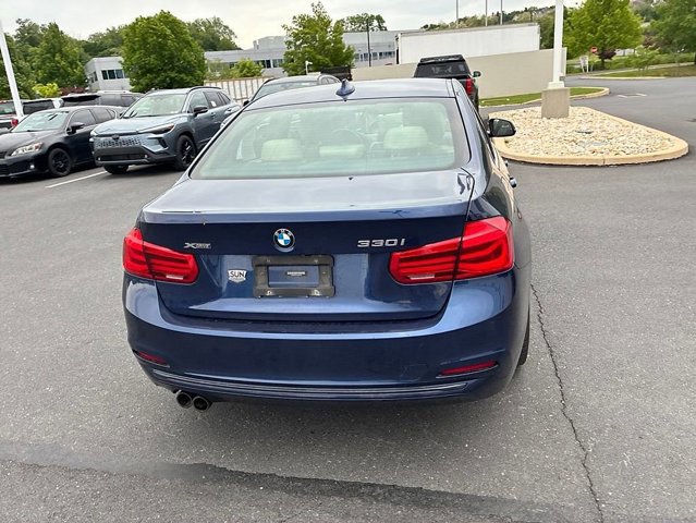 Used 2018 BMW 330i xDrive Sedan w/ Convenience Package AWD/4WD image 9