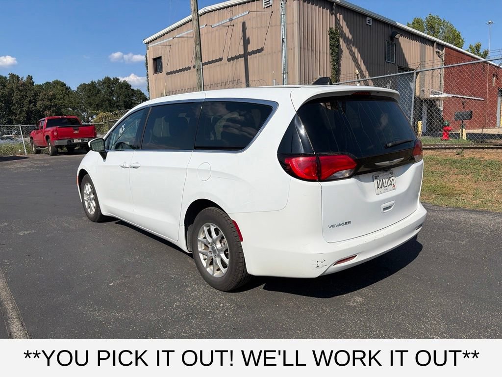 Used 2023 Chrysler Voyager LX FWD image 4