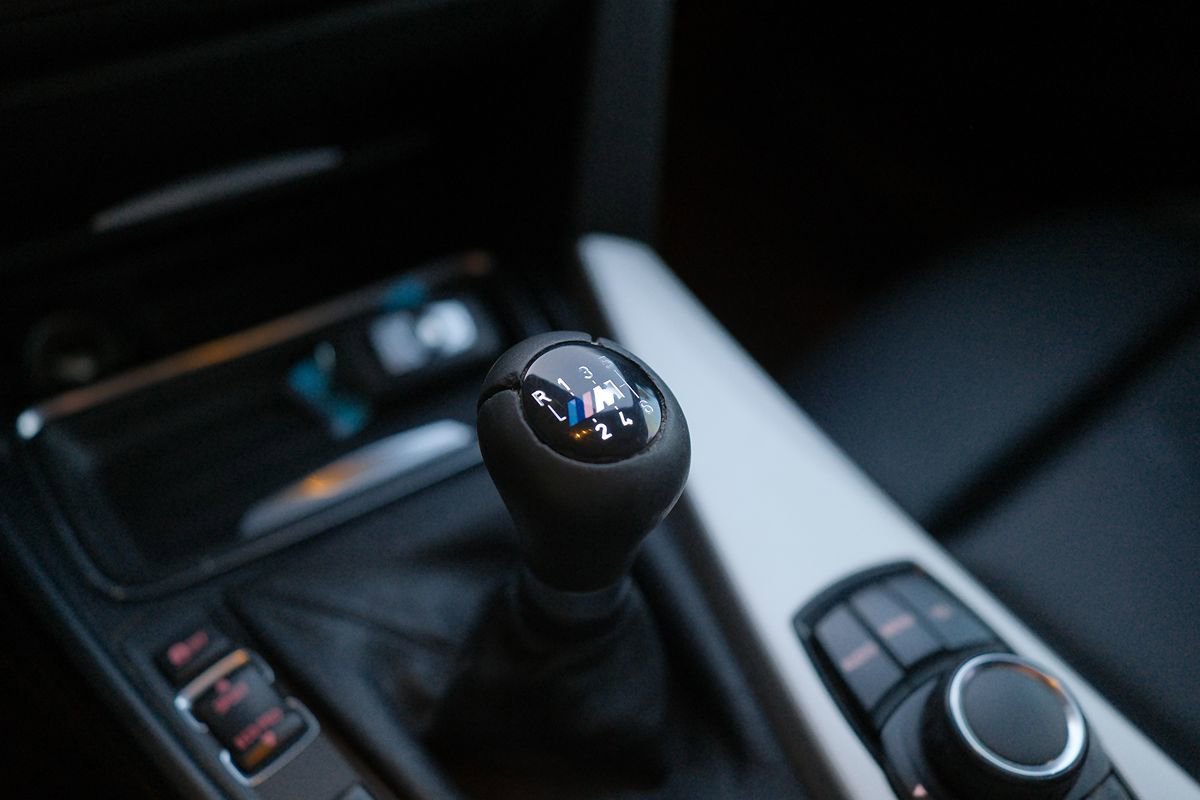 Used 2015 BMW 320i Sedan RWD image 9