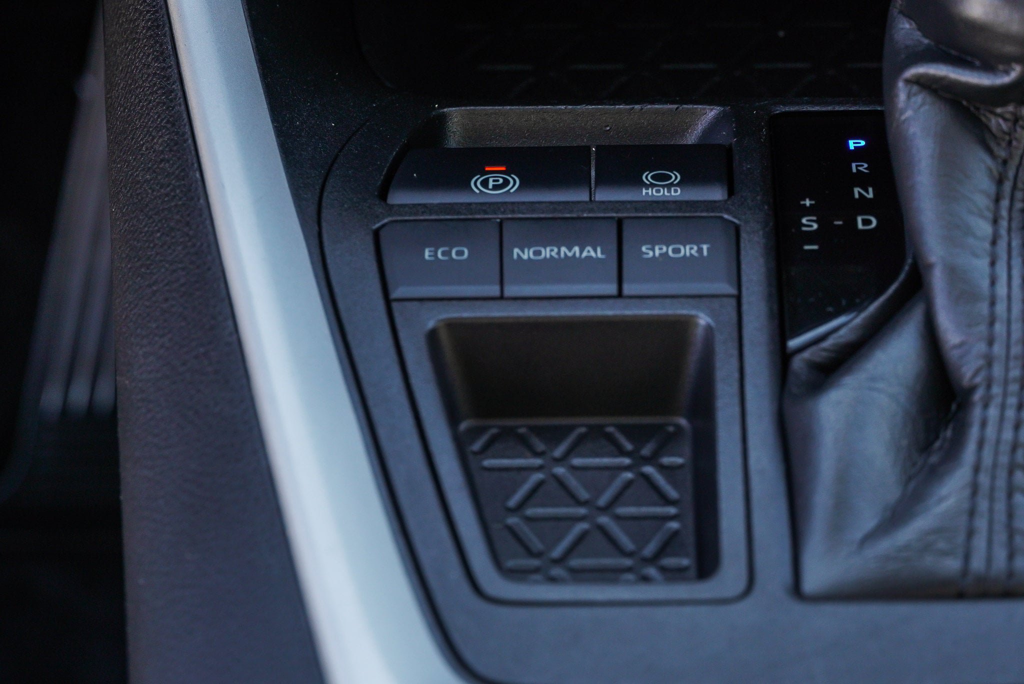 Certified 2021 Toyota RAV4 XLE w/ Convenience Package FWD image 39