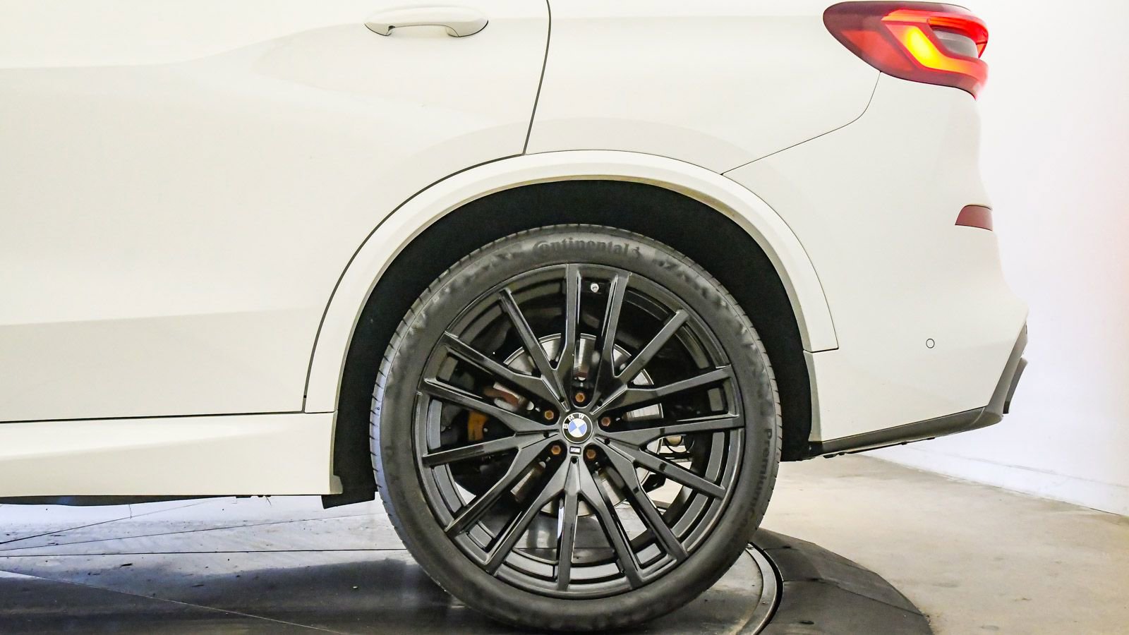 Certified 2022 BMW X5 sDrive40i w/ M Sport Package image 11