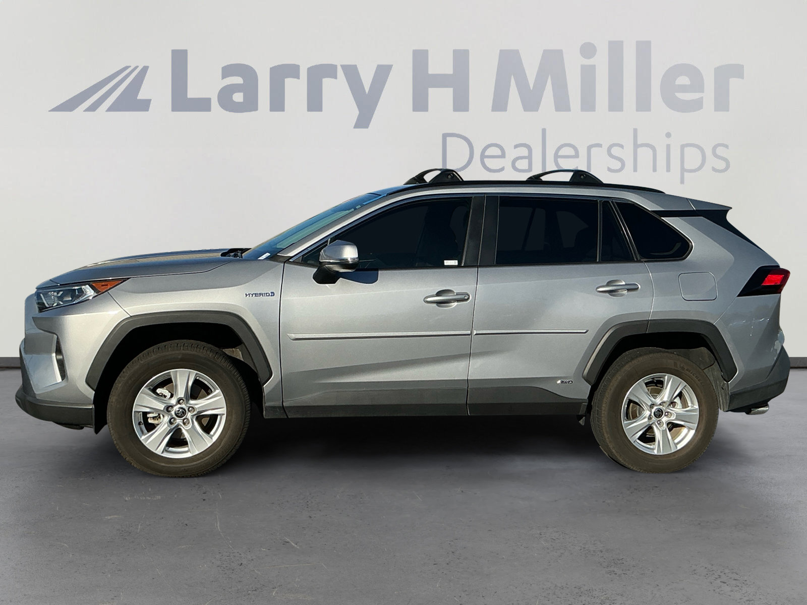 Used 2021 Toyota RAV4 XLE w/ Carpet Mat Package (TMS) image 2