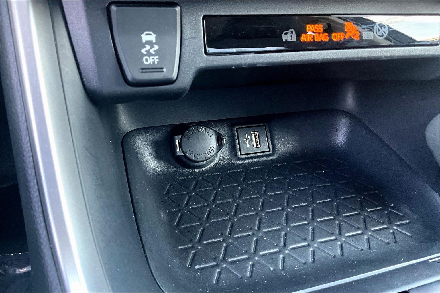 Used 2025 Toyota RAV4 LE AWD/4WD image 25