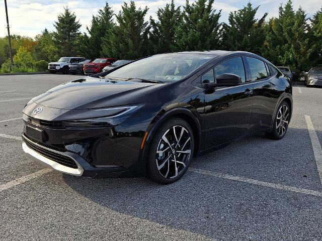 New 2027 Toyota Prius Plug-In Hybrid FWD image 2